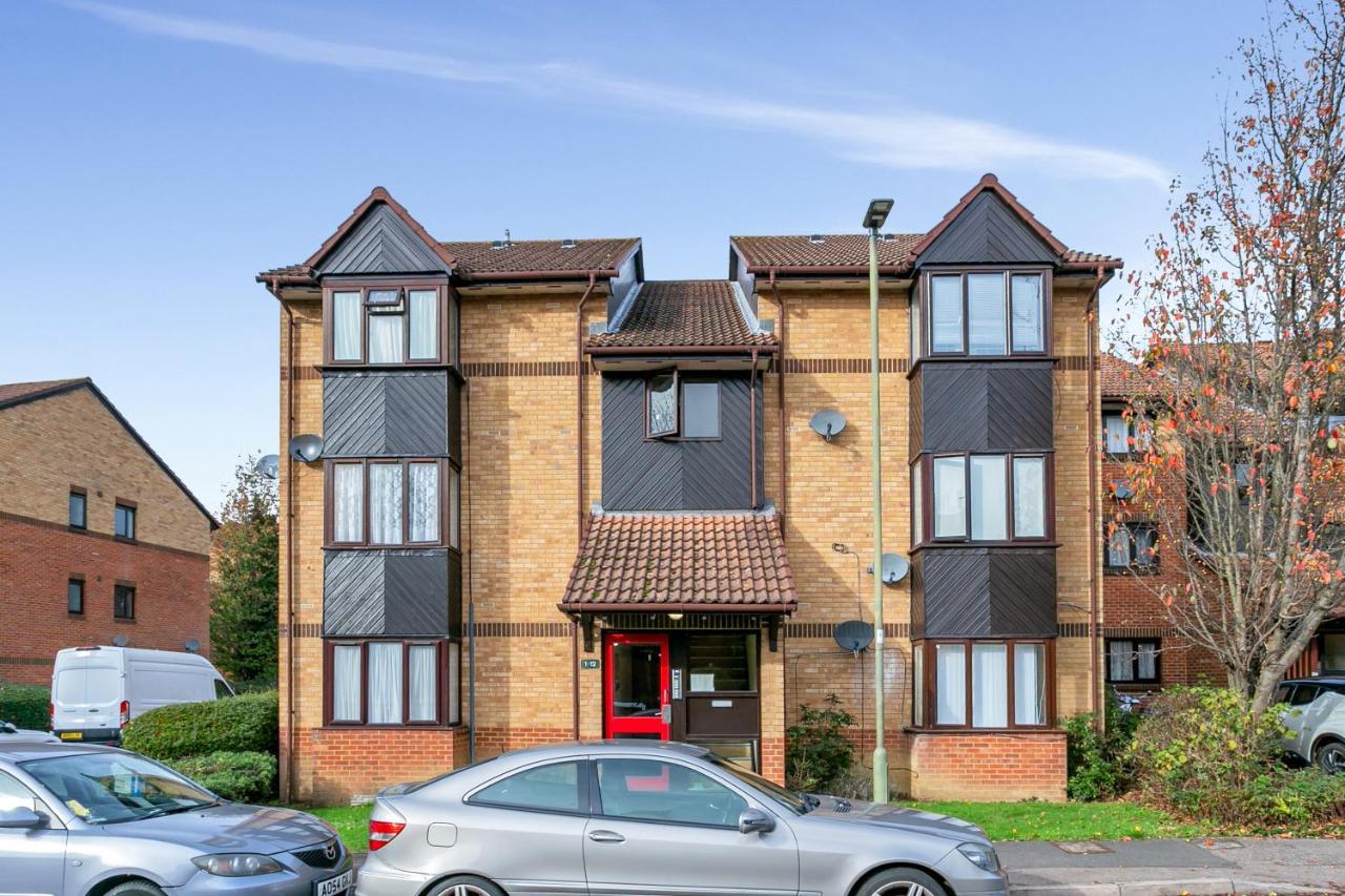 Aryas Apartments London Эджвар Экстерьер фото